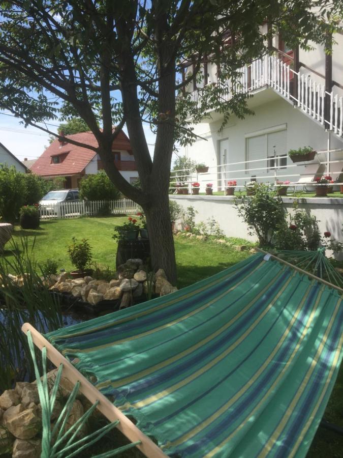 Lelle-Kert Apartman 01 Balatonlelle Exterior foto