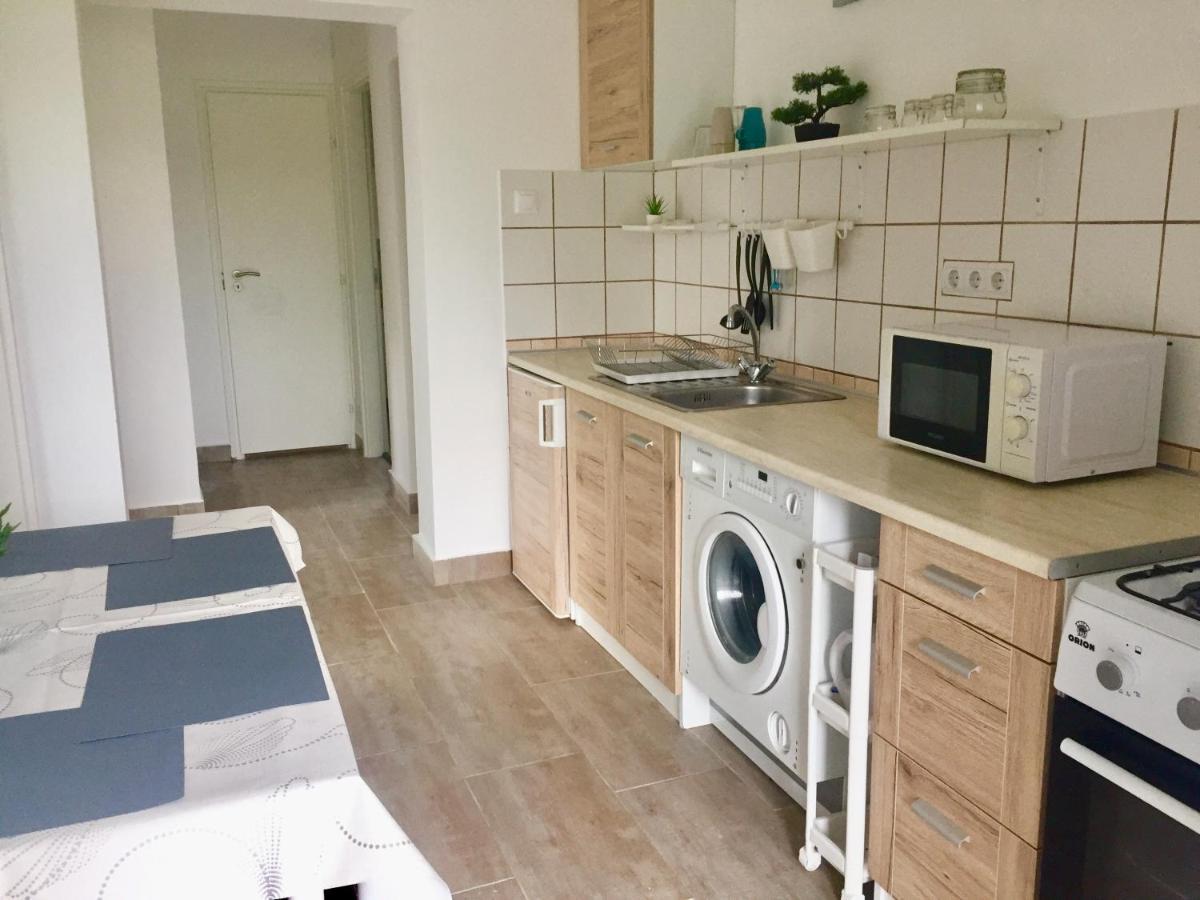 Lelle-Kert Apartman 01 Balatonlelle Exterior foto